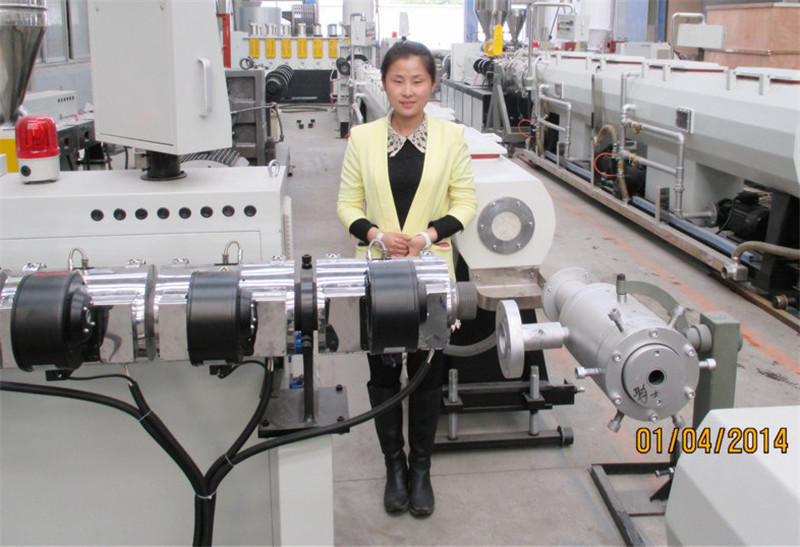 Máquina de extrusión de tubos de HDPE PP (14)